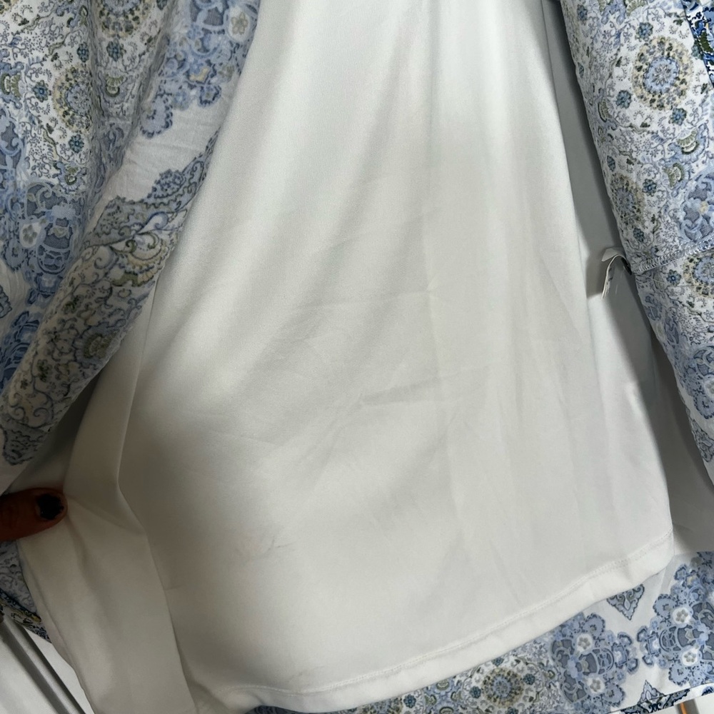 Elegant Blue and White Patterned Dress - Picture 3 of 4